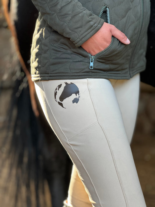 Reithose mit Handytasche in beige, veganer Lederbesatz oder Grip | Hoof & Travel